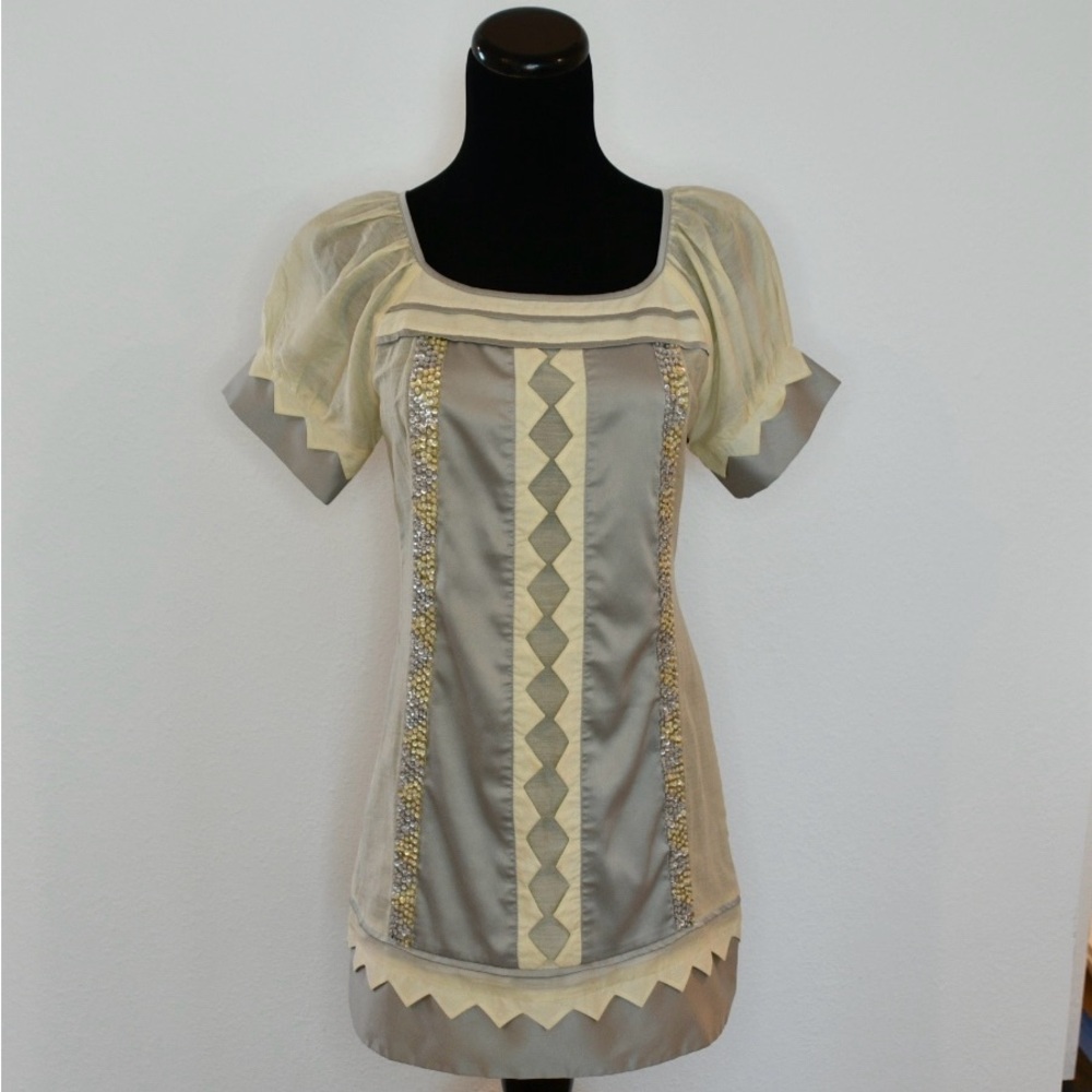 Beautiful vintage dress with liner.